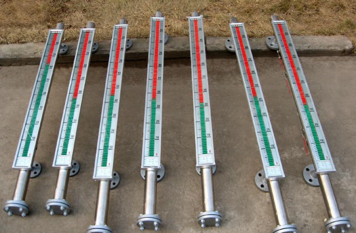 渦街流量計中電荷放大系統電路的研究內容設計